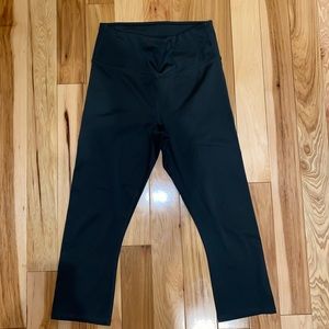 Fabletics Dark Green 20” Capri Leggings! 💚